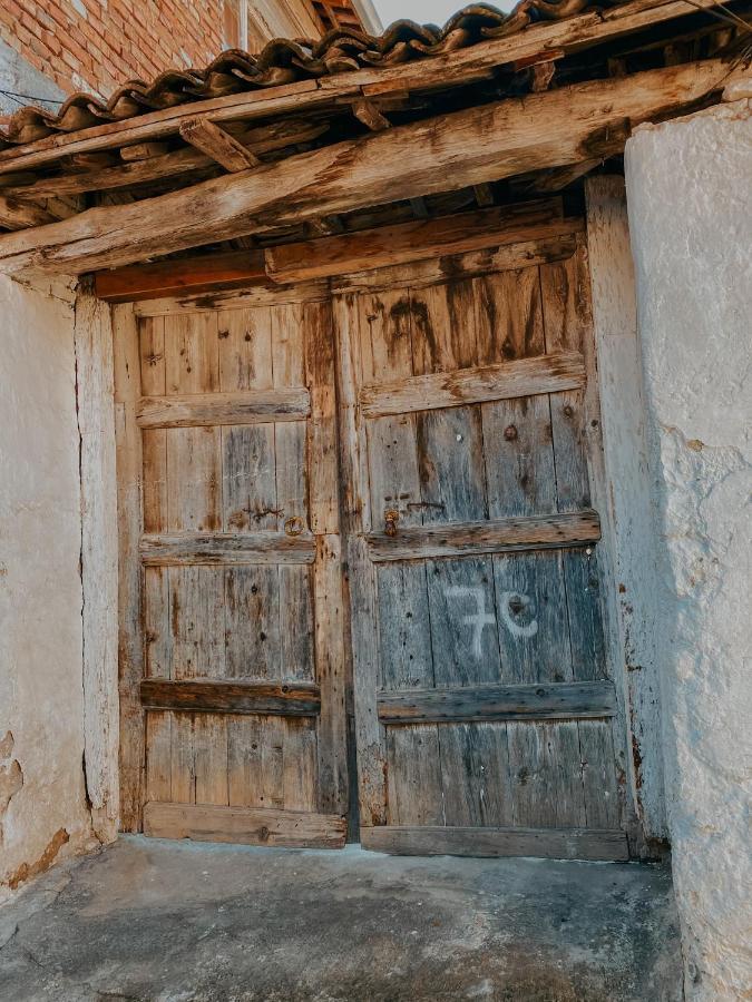 Vila Llulla Krujë Buitenkant foto
