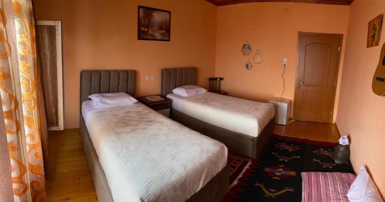Vila Llulla Krujë Buitenkant foto