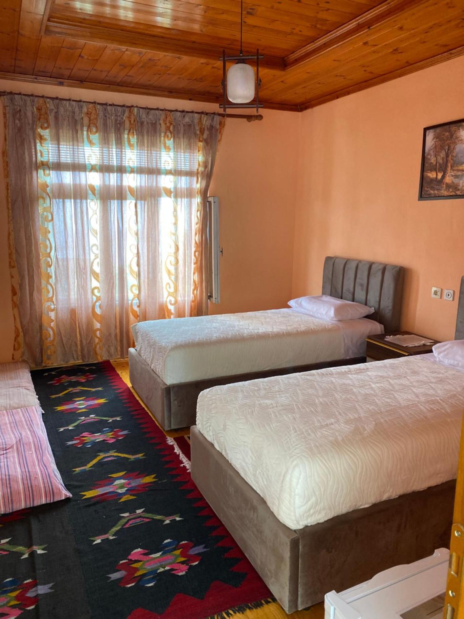 Vila Llulla Krujë Buitenkant foto