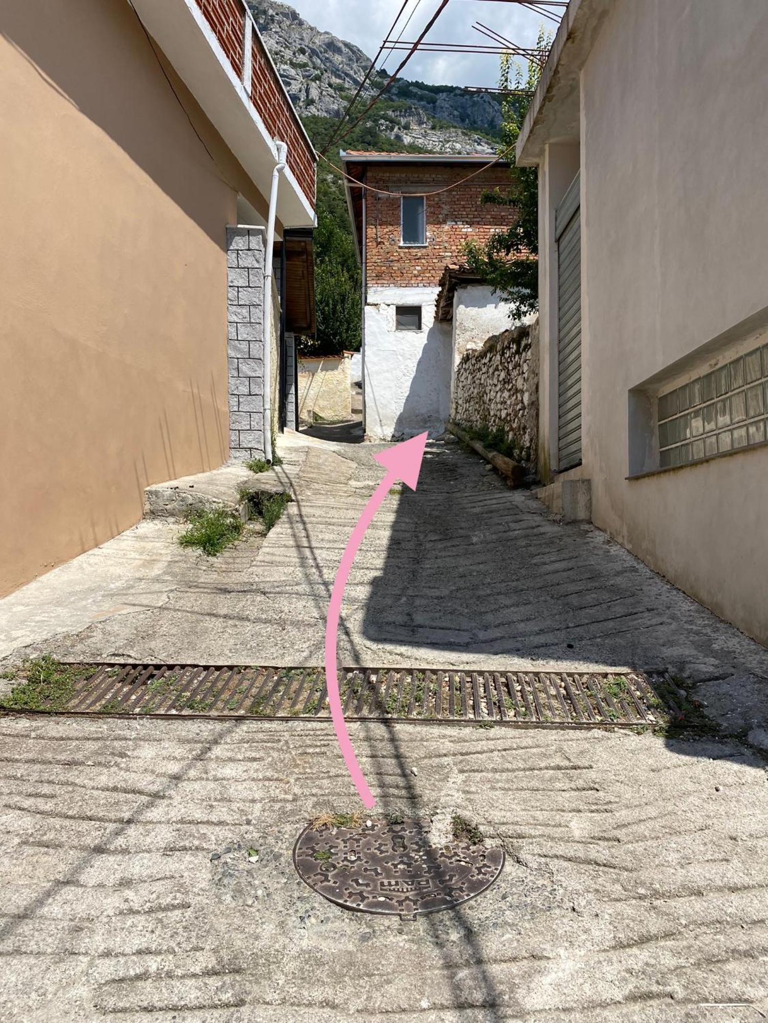 Vila Llulla Krujë Buitenkant foto