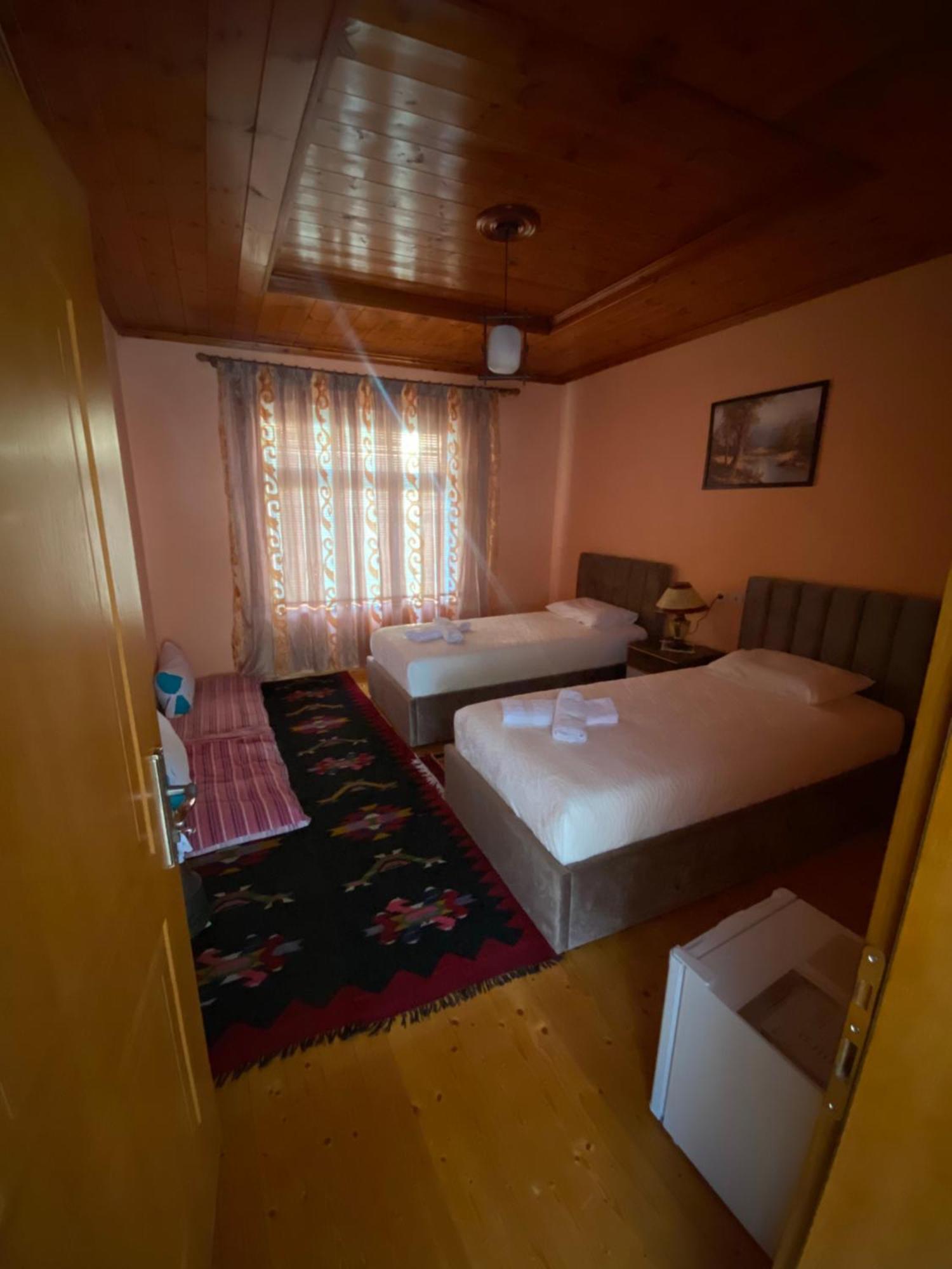 Vila Llulla Krujë Buitenkant foto
